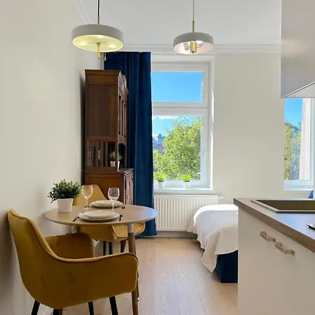 Seredino Navy Apartment- Modern Comfort In A Quiet Location, 5 Minutes To Old Town & Seaside *