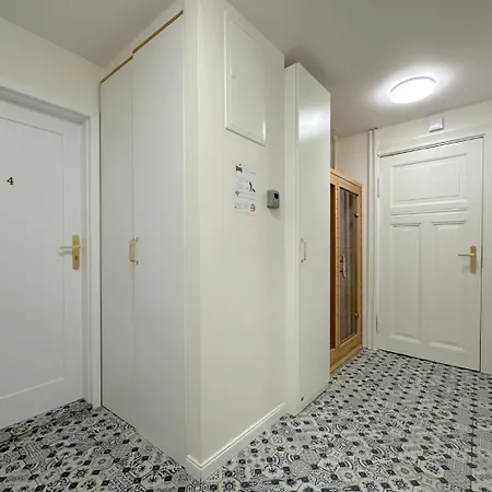 Апартаменты Seredino Navy Apartment- Modern Comfort In A Quiet Location, 5 Minutes To Old Town & Seaside