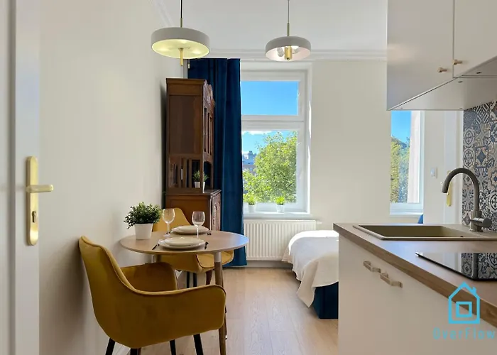 Seredino Navy Apartment- Modern Comfort In A Quiet Location, 5 Minutes To Old Town & Seaside *