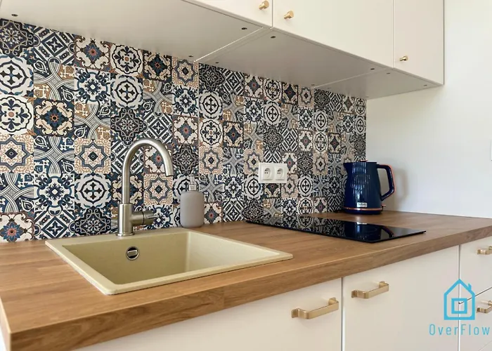 Seredino Navy Apartment- Modern Comfort In A Quiet Location, 5 Minutes To Old Town & Seaside Apartmán