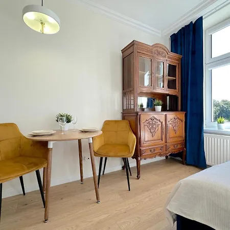 Seredino Navy Apartment- Modern Comfort In A Quiet Location, 5 Minutes To Old Town & Seaside Gdansk