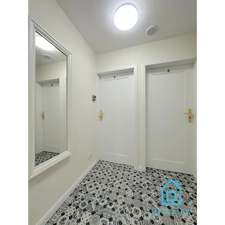 Seredino Navy Apartment- Modern Comfort In A Quiet Location, 5 Minutes To Old Town & Seaside Apartamento
