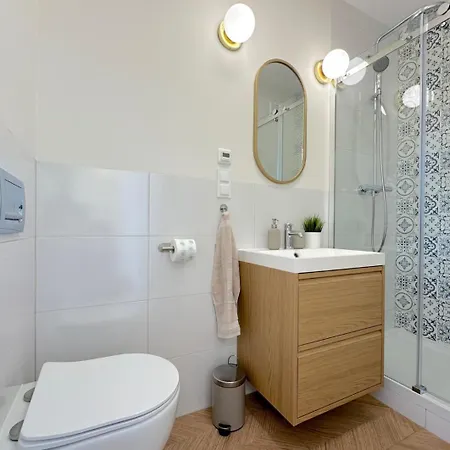 Seredino Navy Apartment- Modern Comfort In A Quiet Location, 5 Minutes To Old Town & Seaside Gdansk