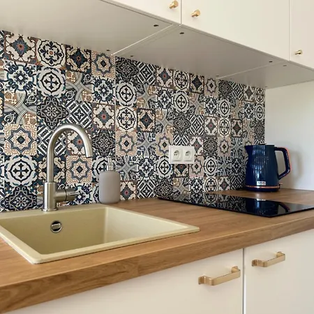 Seredino Navy Apartment- Modern Comfort In A Quiet Location, 5 Minutes To Old Town & Seaside Apartamento